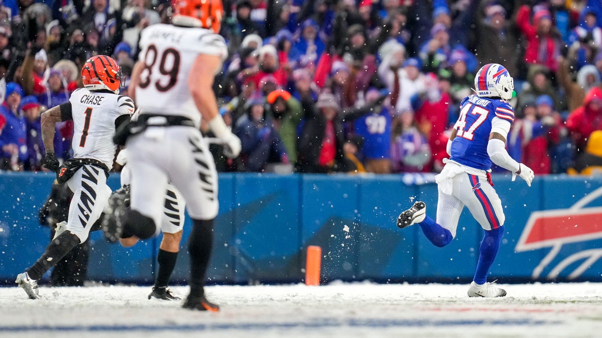 Here's Joe Burrow's breakdown of his back-to-back interceptions vs. Buffalo