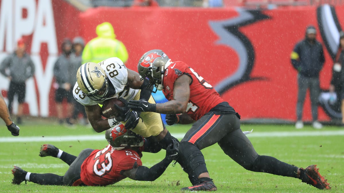 Bucs vs. Dolphins Fantasy Football Week 17 DST/IDP Breakdown
