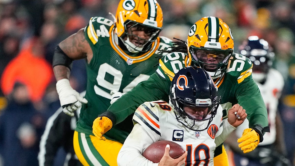 Bears, Packers flip NFC playoff picture
