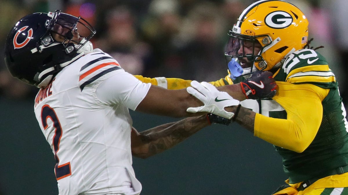 Packers rise, Eagles continue to fall