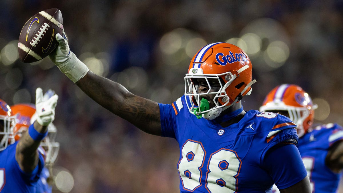 Broncos pick DL Caleb Banks