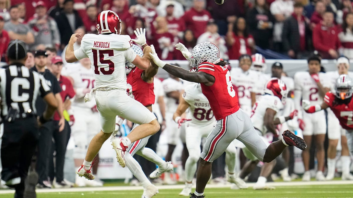 Who's available, who's connected to Saints in 2026 mock drafts update?