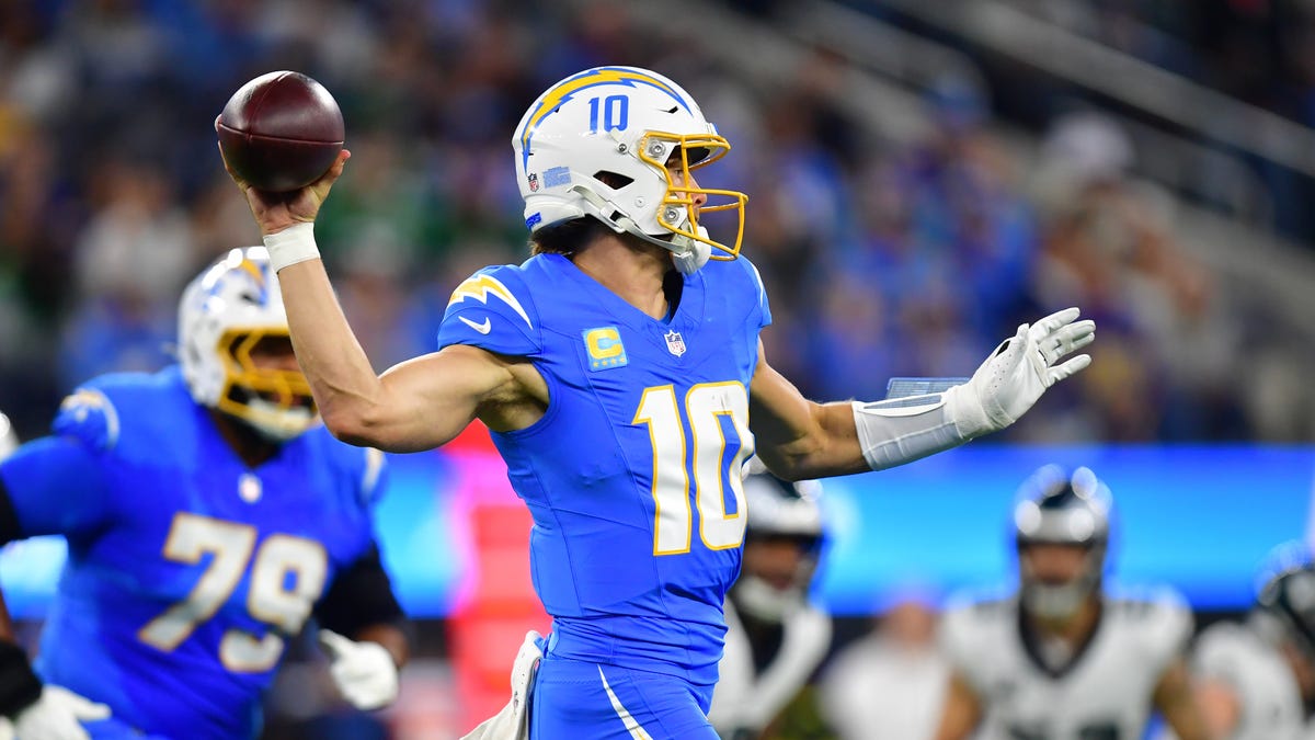 Chargers vs. Eagles MNF score, highlights, stats, takeaways