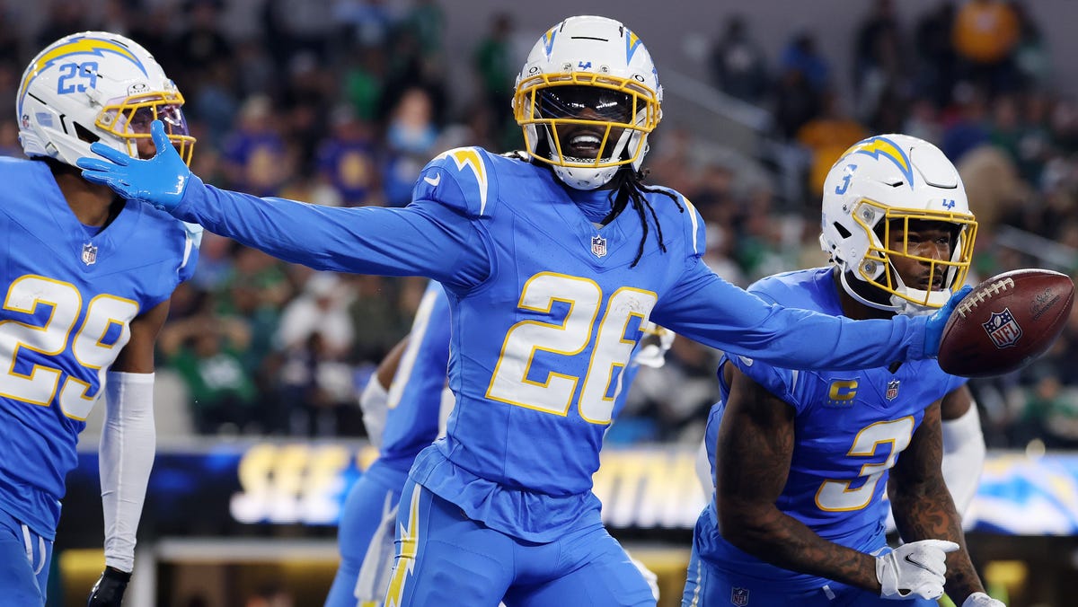Winners and losers from Chargers' win over Eagles on Monday night