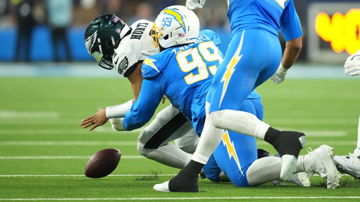 Jalen Hurts falls short of NFL record with five turnovers