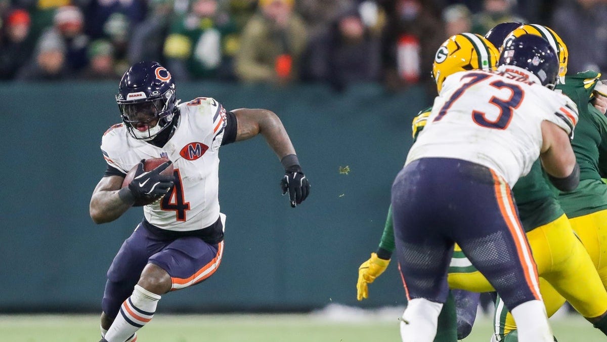 D'Andre Swift player props odds, tips and betting trends for Week 15