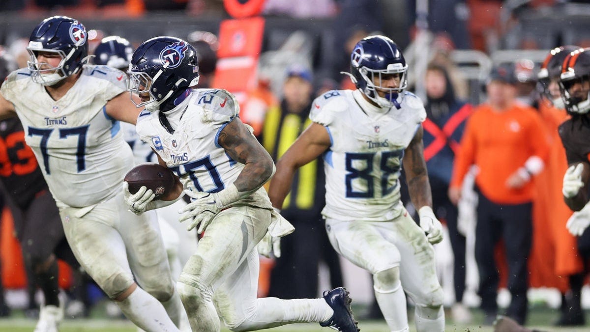 Tony Pollard player props odds, tips and betting trends for Week 15