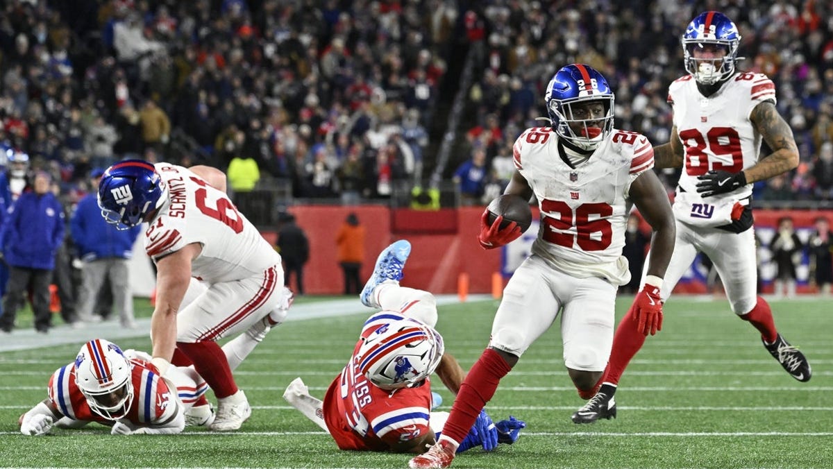 Devin Singletary player props odds, tips and betting trends for Week 15
