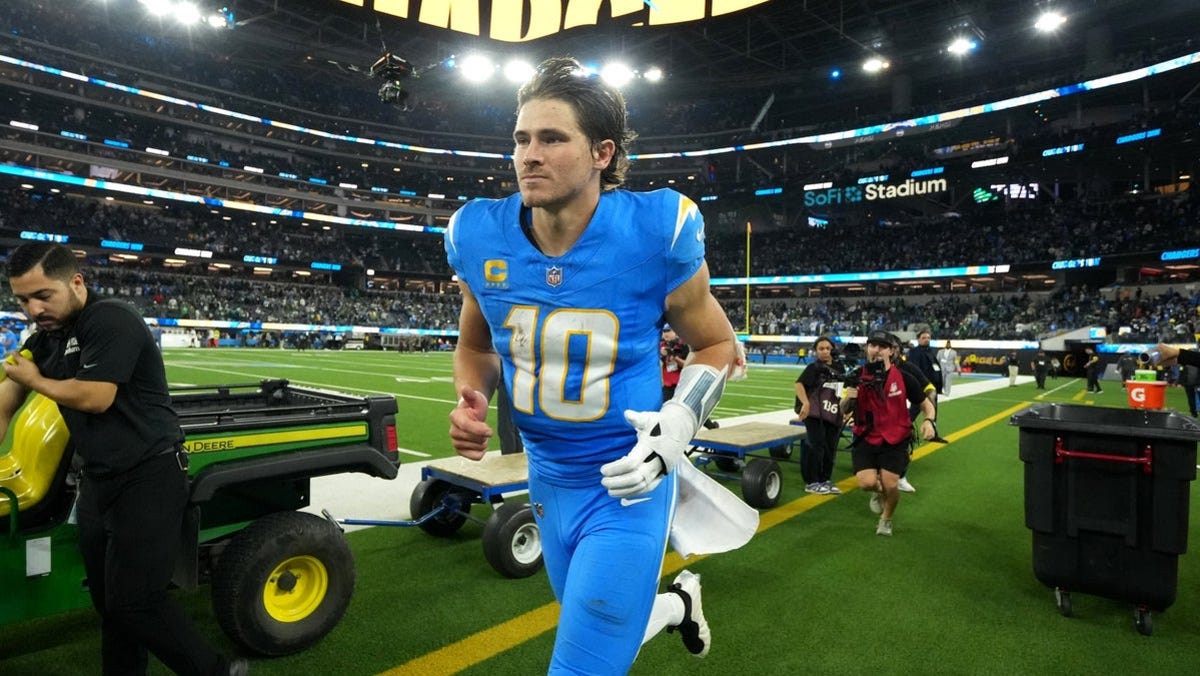 Justin Herbert injury update, status vs. Chiefs in Week 15