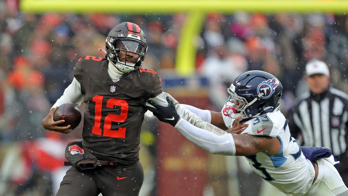 Both lines get shakeup vs. Titans due to injuries