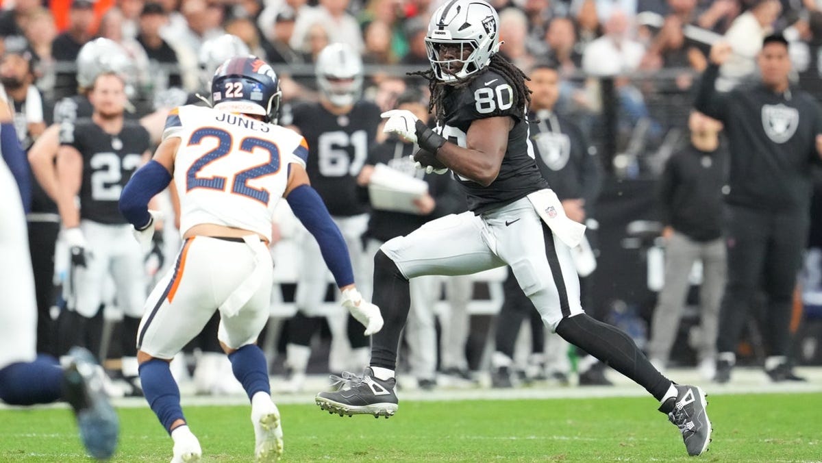 Ian Thomas injury update, status vs. Texans in Week 16