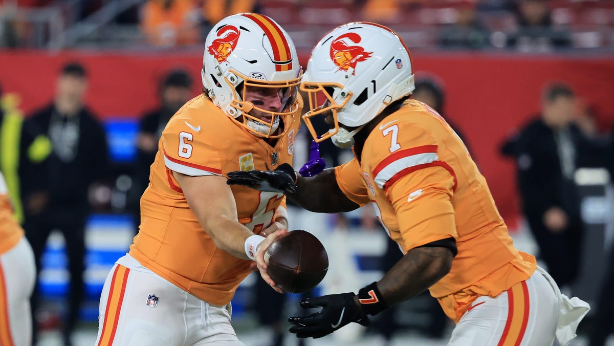 Buccaneers uniforms pay homage to old logo, orange colors on TNF