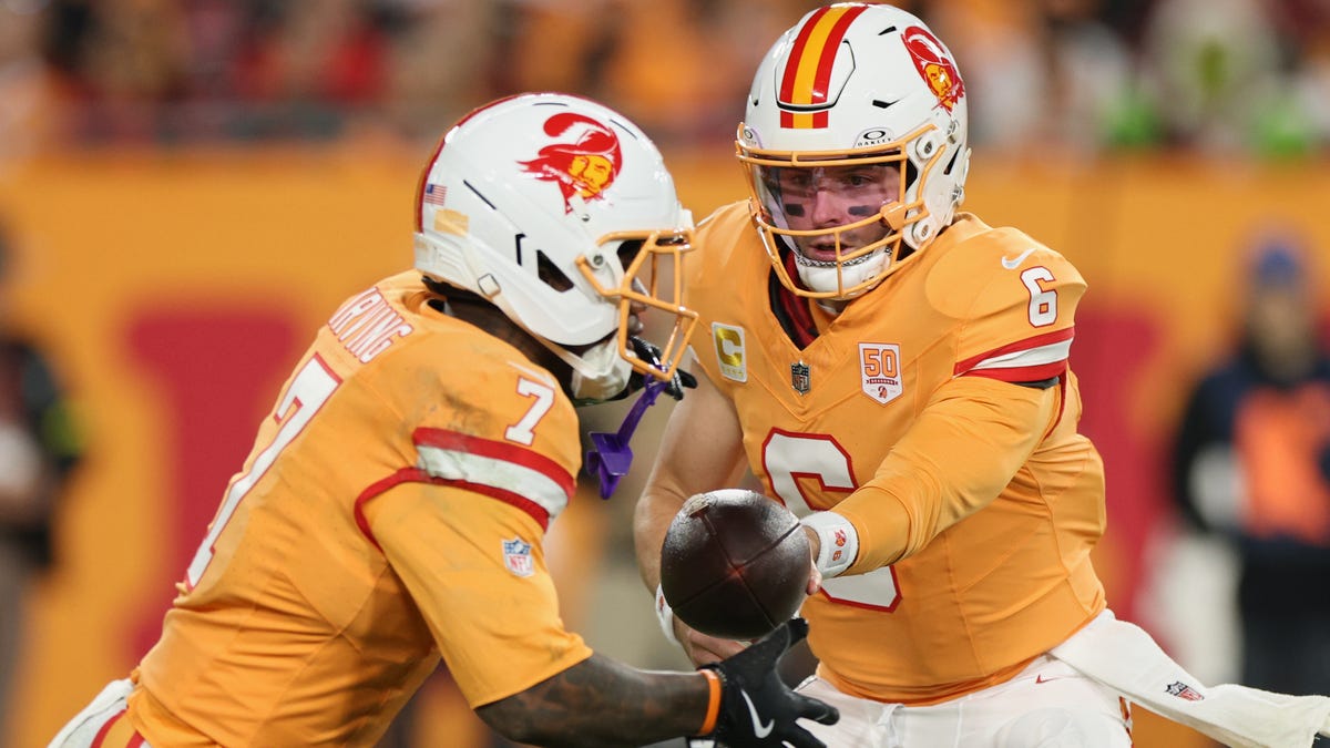 Bucs try to hold off Panthers in NFC South