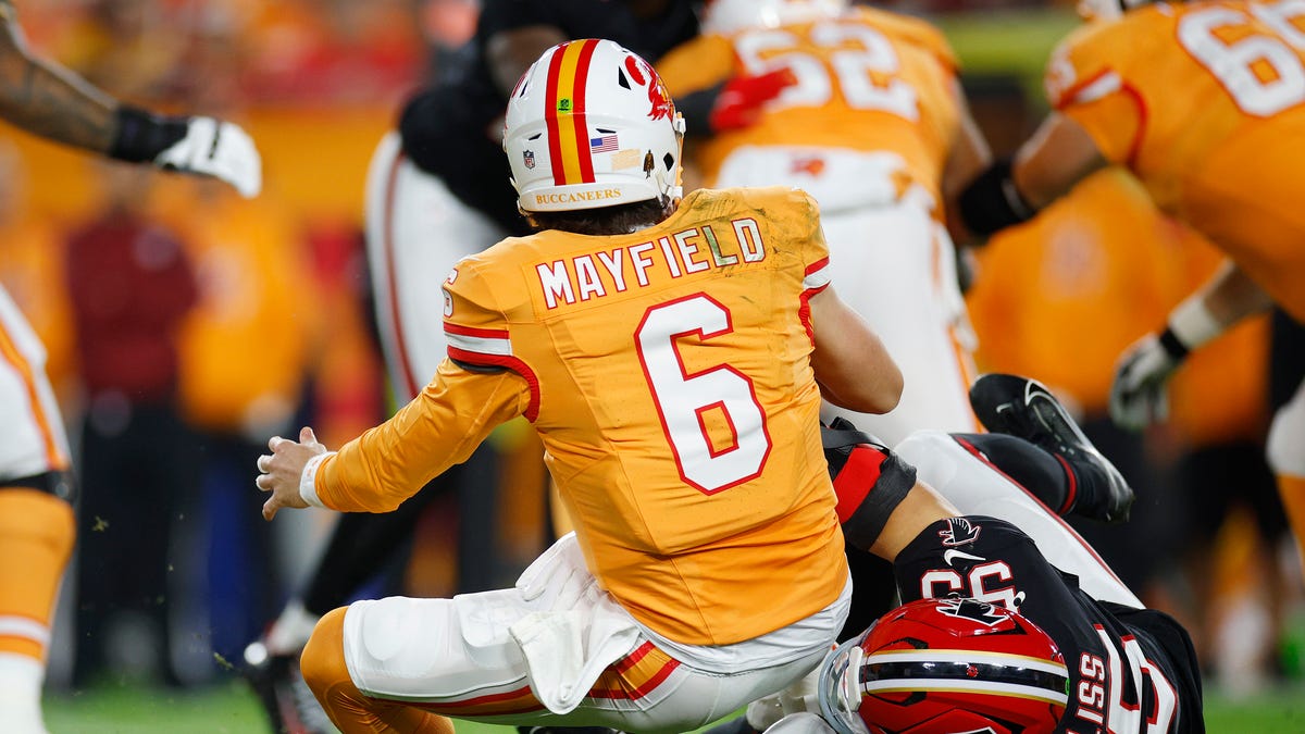 Panthers lose to Saints, Bucs lose to Falcons