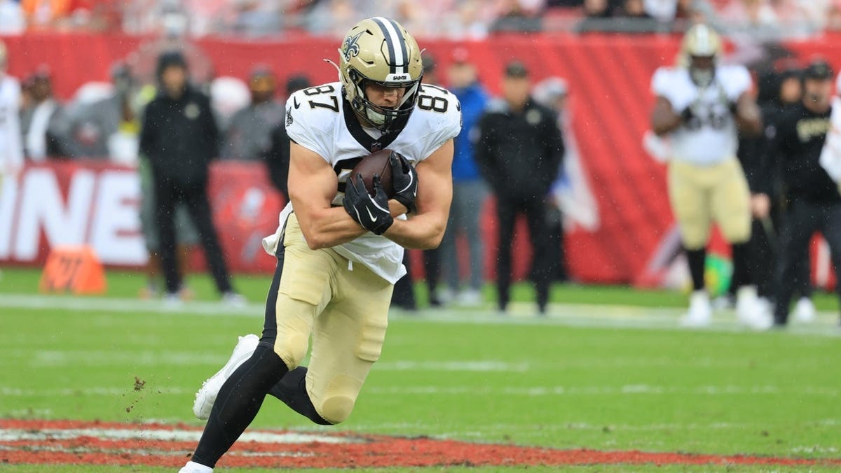 Foster Moreau injury update, status vs. Titans in Week 17