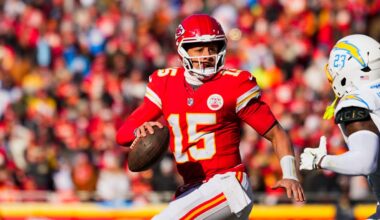 Chiefs QB suffers torn ACL