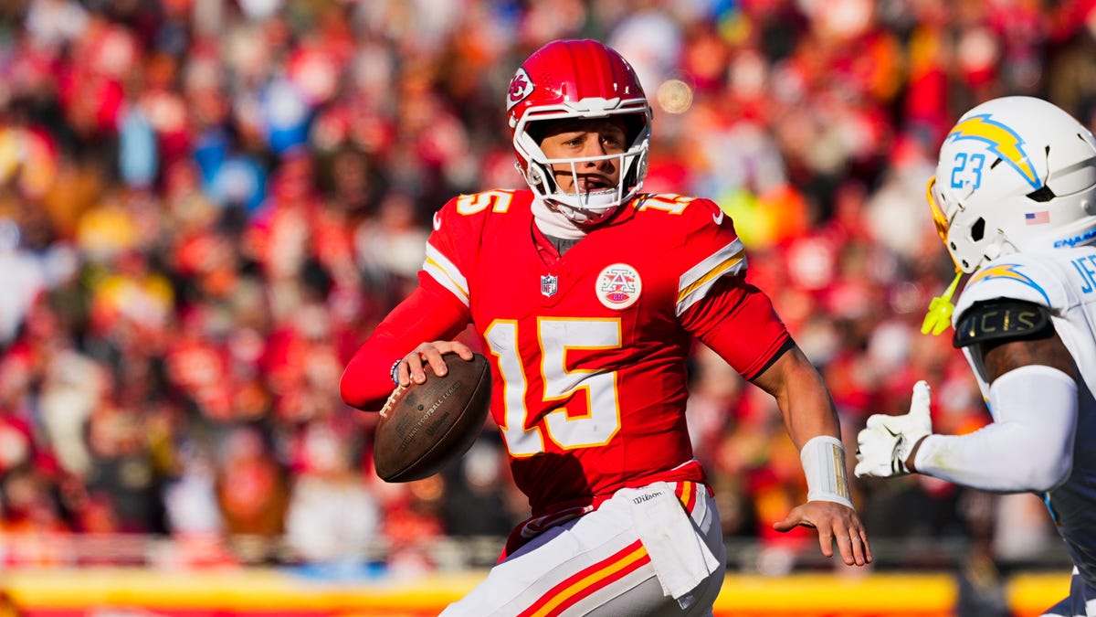 Chiefs QB suffers torn ACL