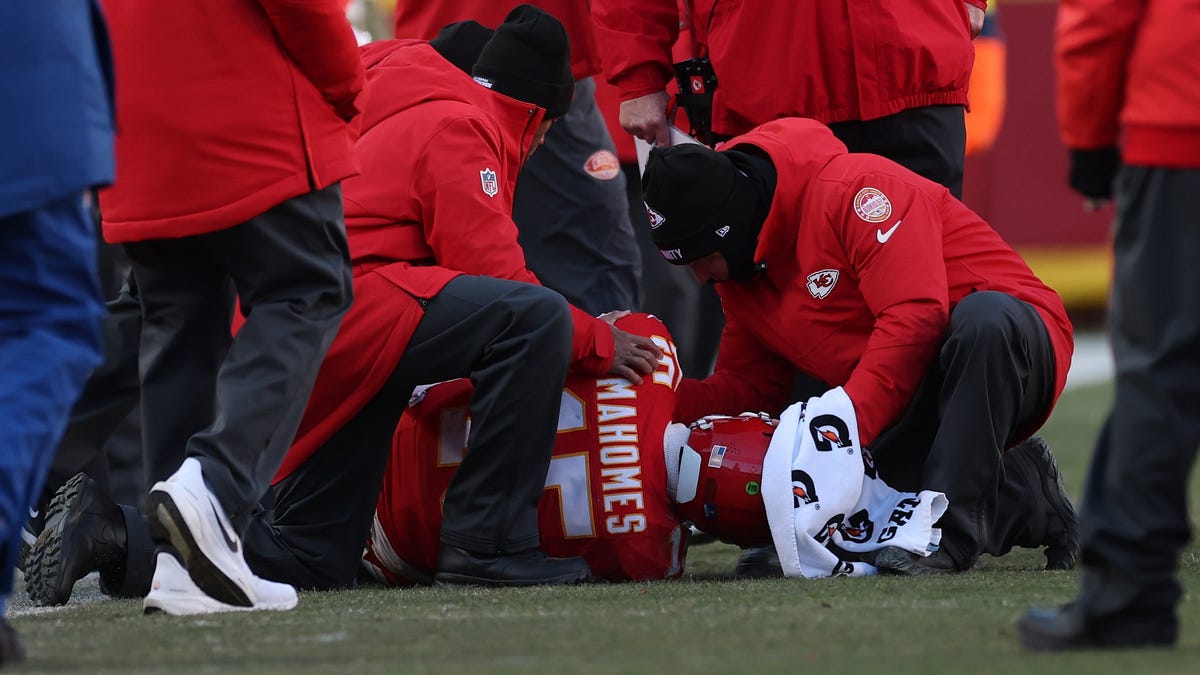 Cam Ward, Titans talk Patrick Mahomes ACL injury, missing Chiefs vs Titans