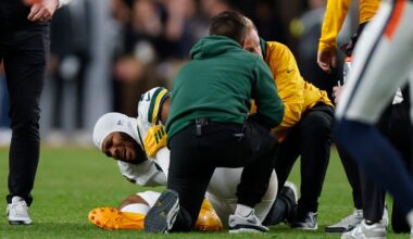 Packers star exits with knee injury