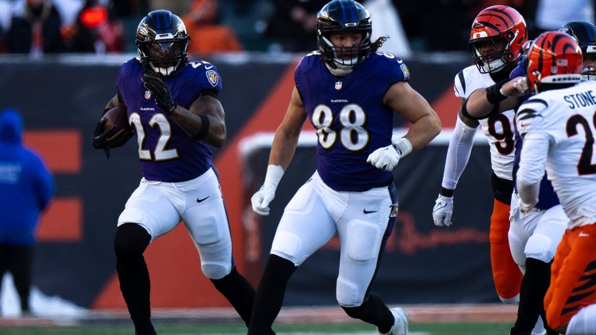 Derrick Henry player props odds, tips and betting trends for Week 16