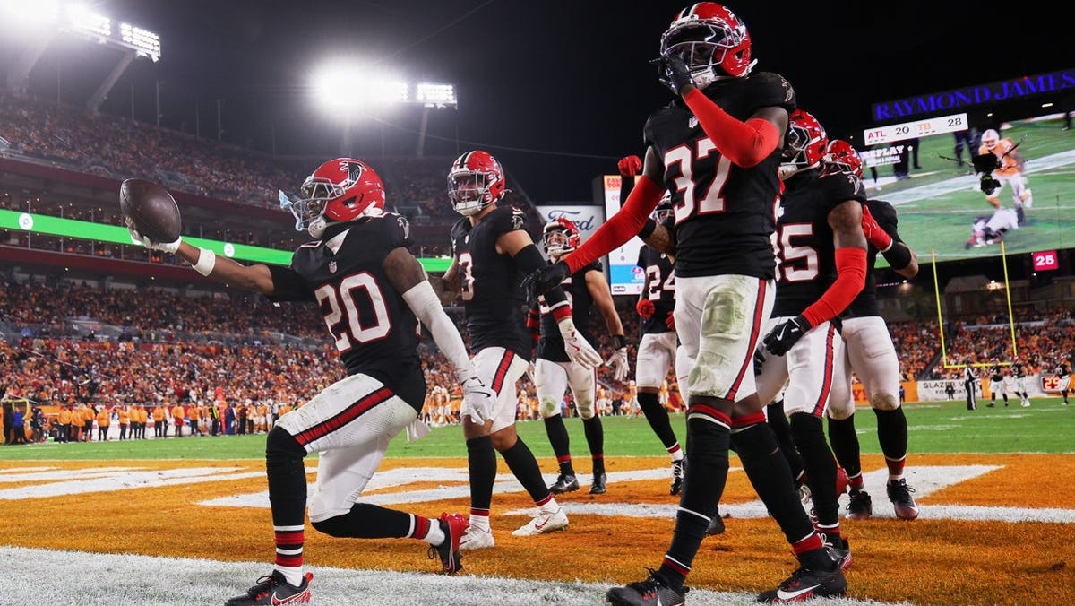 Mike Evans injury update, status vs. Panthers in Week 16