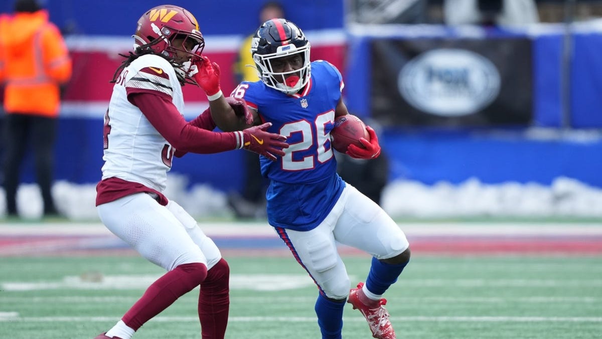 Devin Singletary player props odds, tips and betting trends for Week 16