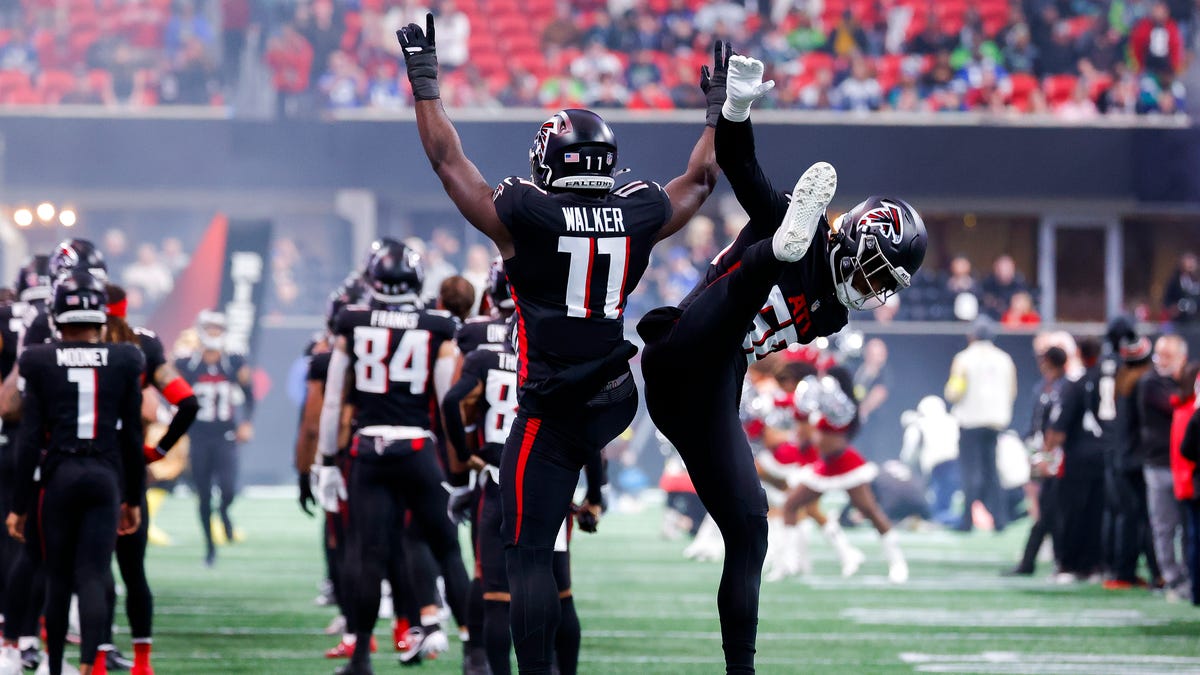 NFL analyst grades Falcons rookies Jalon Walker, James Pearce