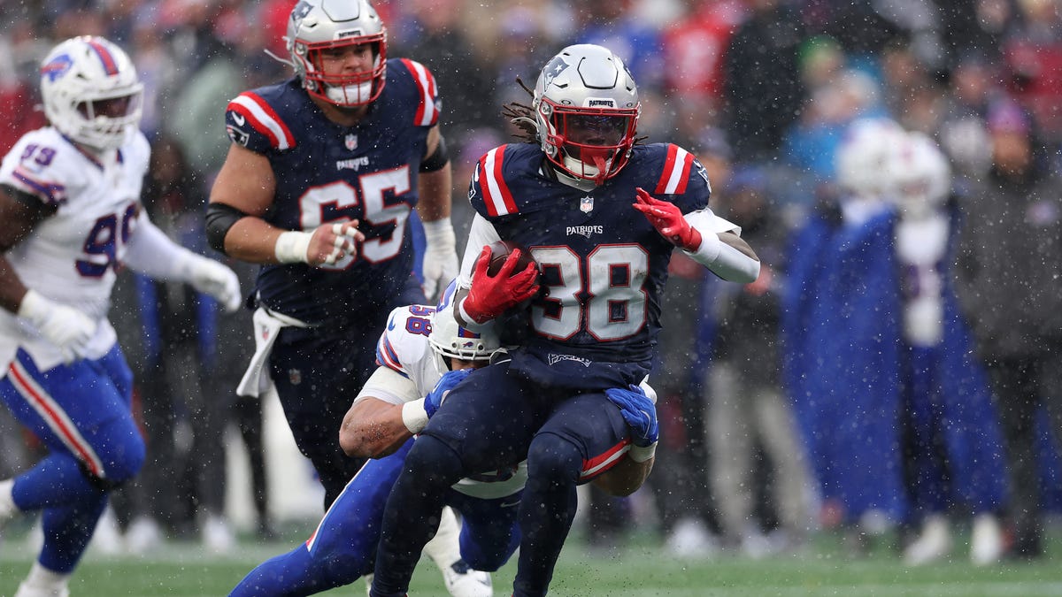 Patriots RB Rhamondre Stevenson laments 'dumb decision' against Bills