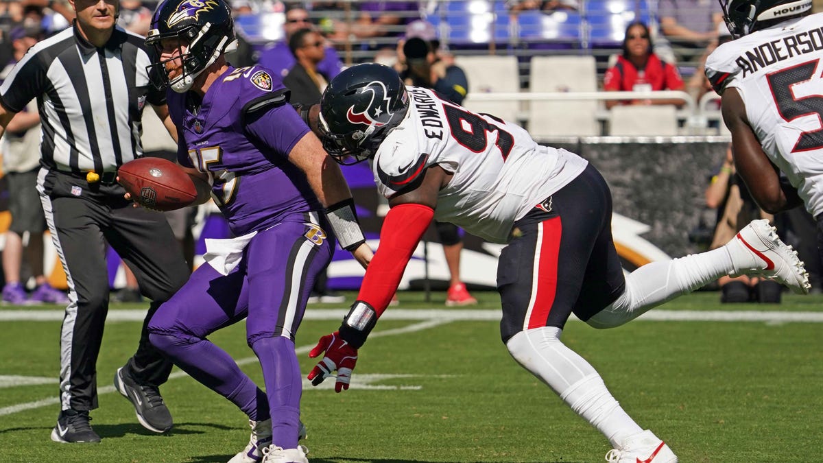 DT Mario Edwards Jr. out for the season ahead of AFC playoffs