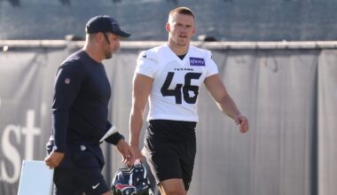 Dolphins sign LB Jackson Woodard off Texans practice squad