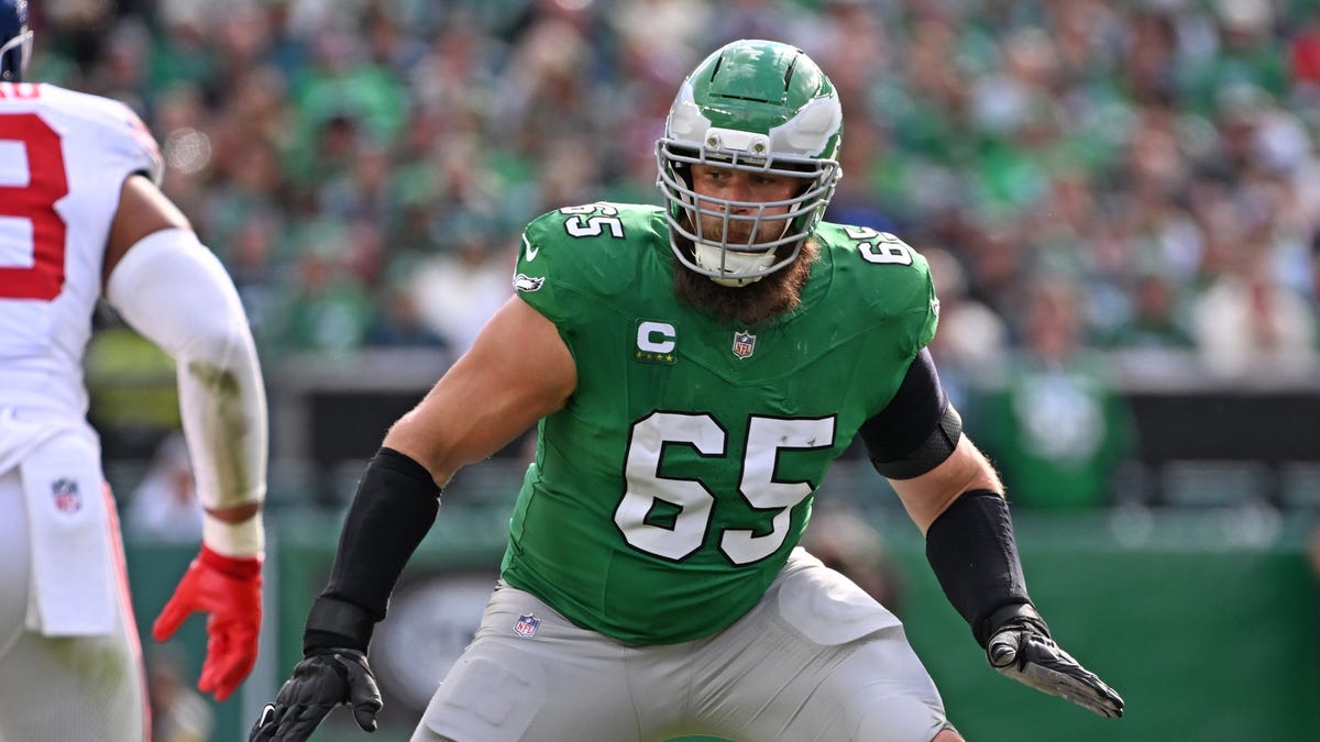 Latest news on Eagles right tackle