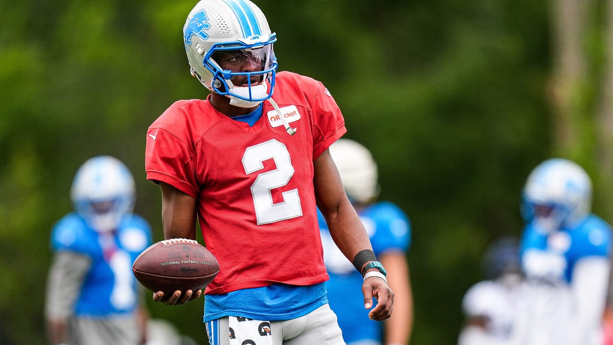 Former Panthers QB Hendon Hooker signs with Jets