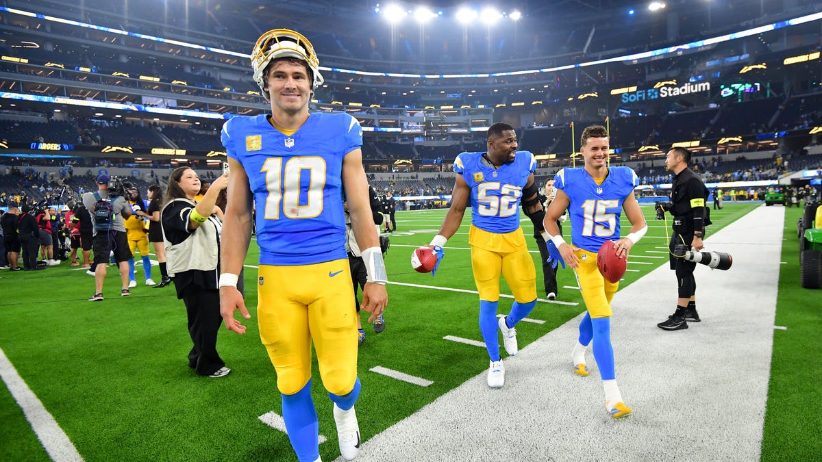 LA sees improvement on Thursday injury report