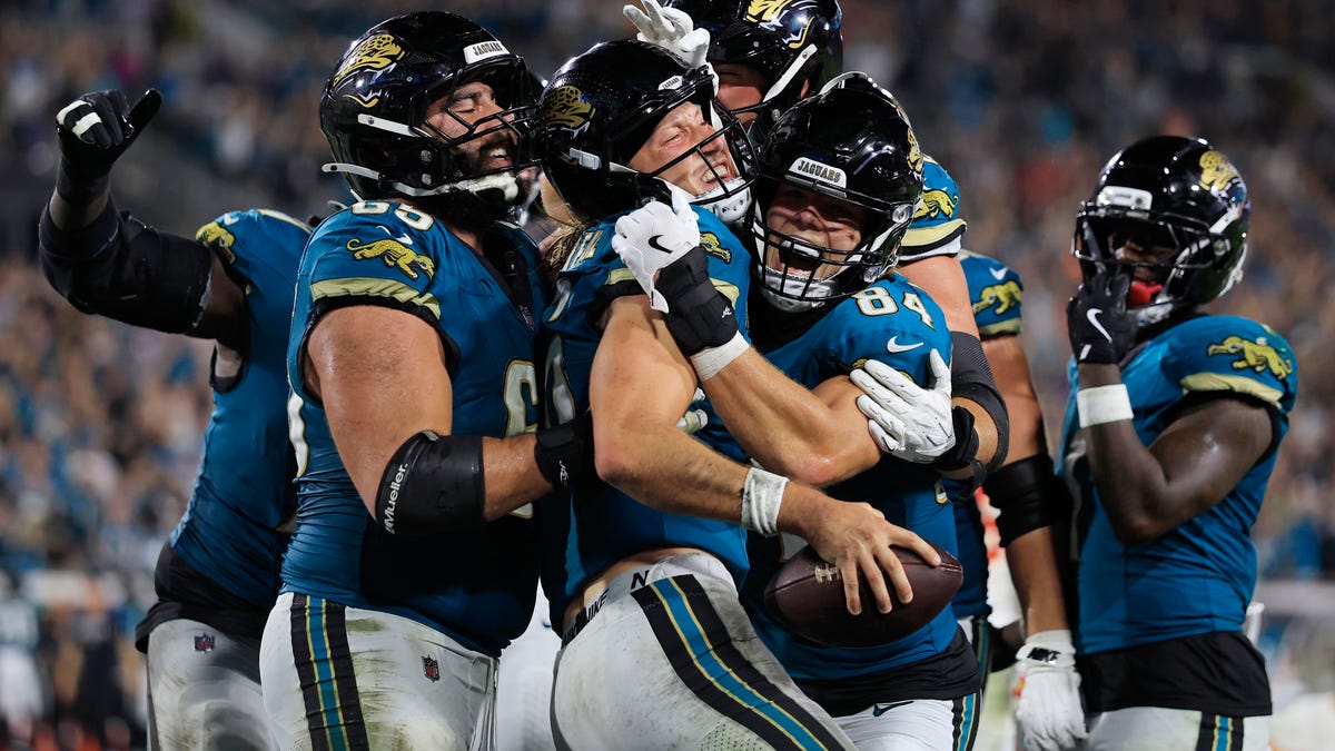 Jaguars earn playoff spot after win over Broncos, Colts lose to 49ers
