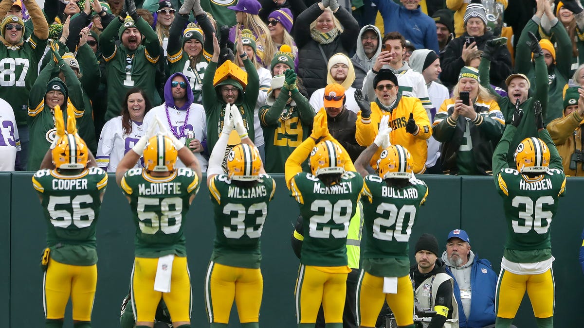 Day, time for the Packers vs. Vikings game in NFL Week 18