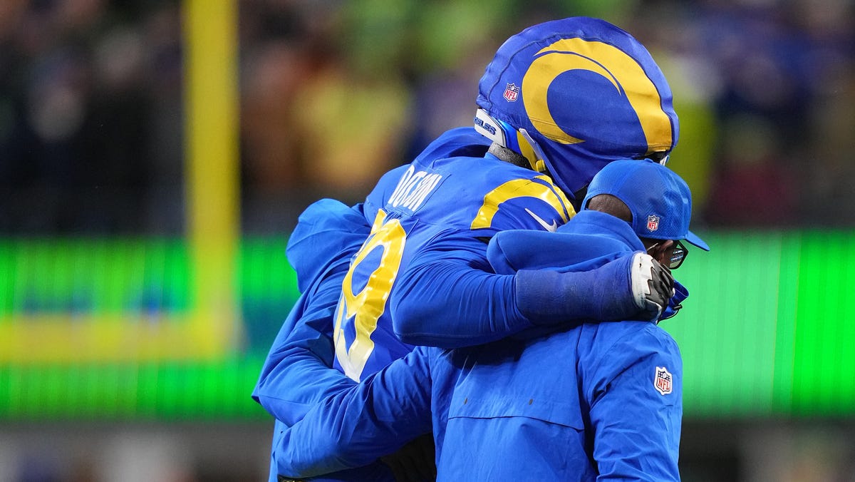 Latest news on Davante Adams, Kevin Dotson for Week 17