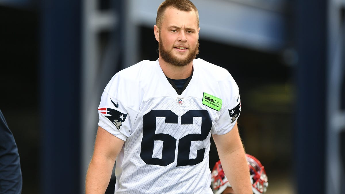 Arizona Cardinals bring in long snapper, punter for tryout