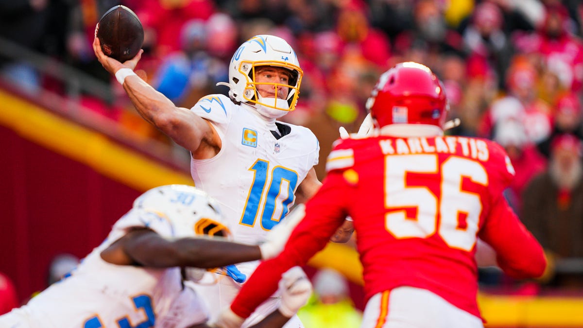 Chargers at Cowboys odds, picks and predictions