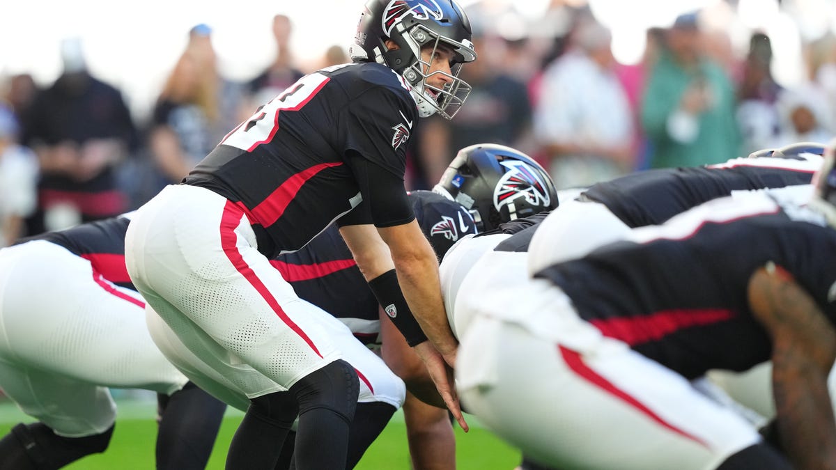 Who's playing on Monday Night Football? NFL Week 17 game schedule, TV