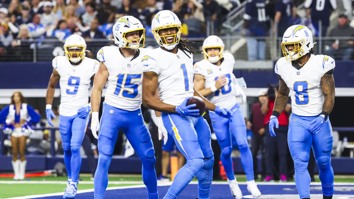 Will LA play in the NFL postseason?