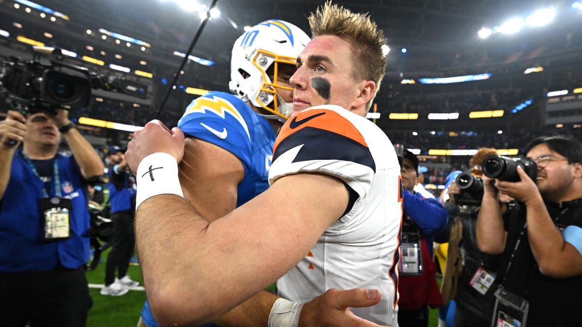 Los Angeles Chargers vs Denver Broncos picks, odds for NFL Week 18