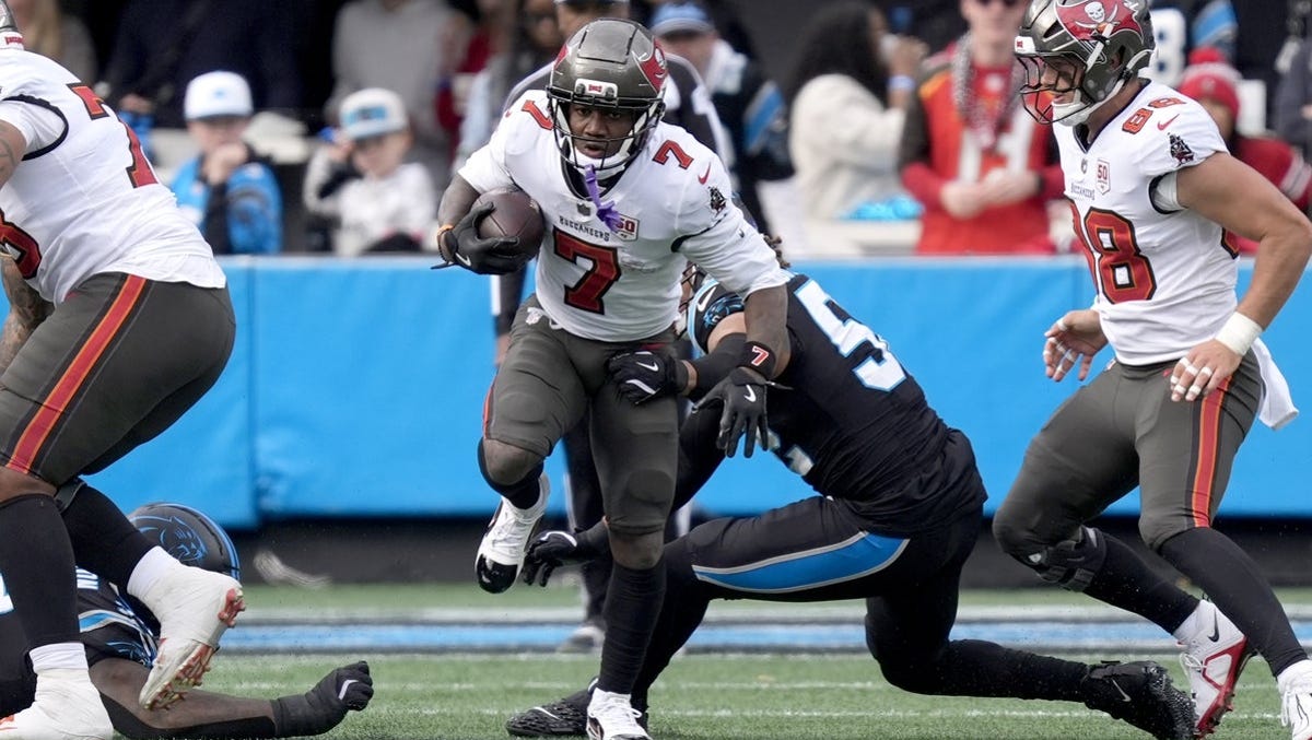 Bucky Irving player props odds, tips and betting trends for Week 17