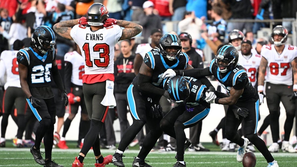 Mike Evans injury update, status vs. Dolphins in Week 17