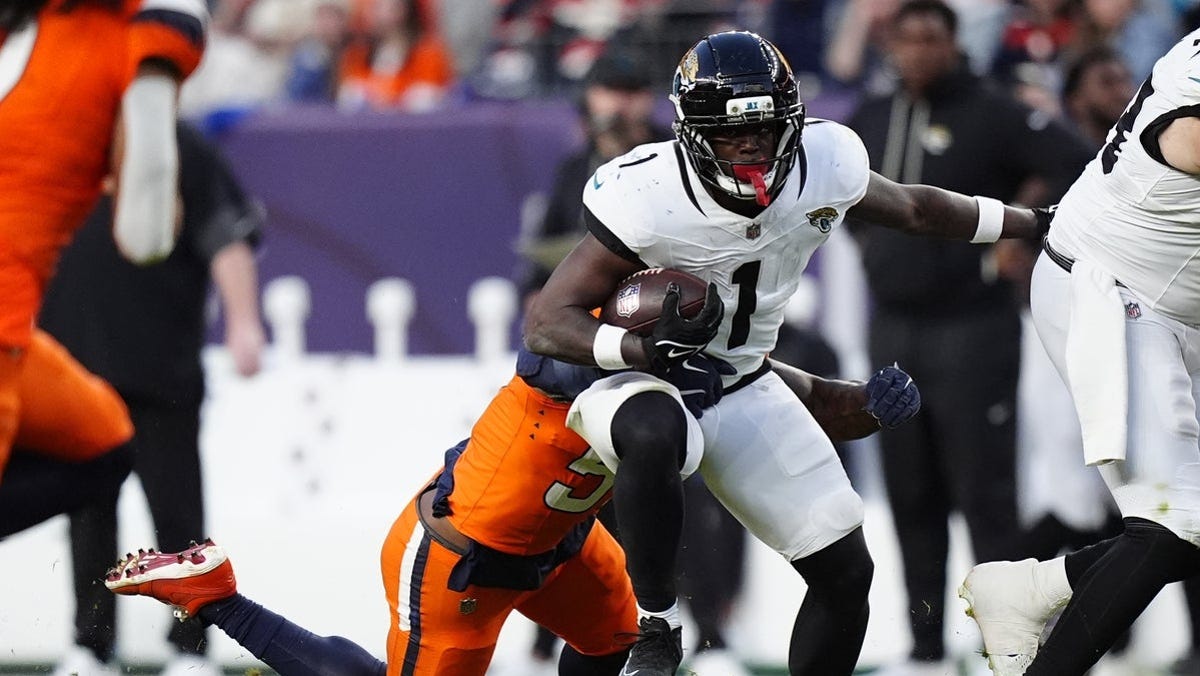 Travis Etienne player props odds, tips and betting trends for Week 17