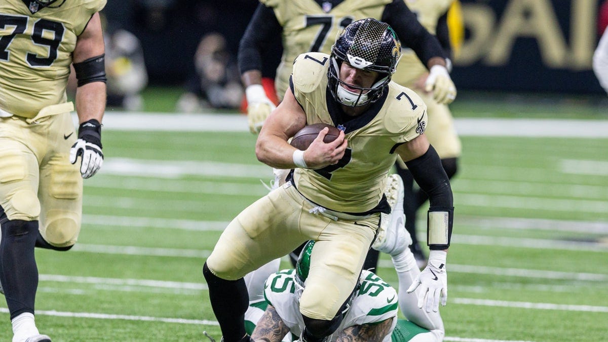 Taysom Hill player props odds, tips and betting trends for Week 17