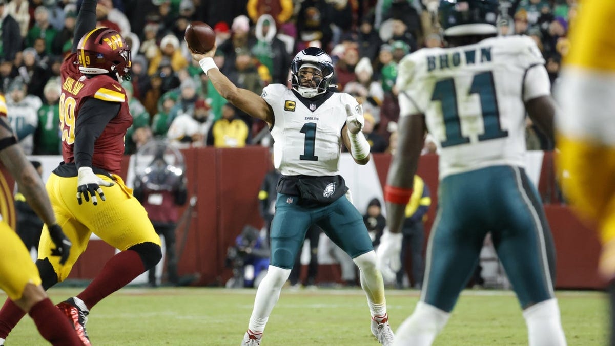 A.J. Brown injury update, status vs. Bills in Week 17