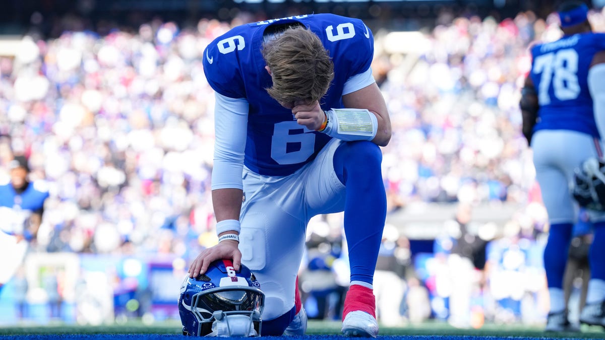 Jaxson Dart isn't regressing. Giants failing to step up for their QB