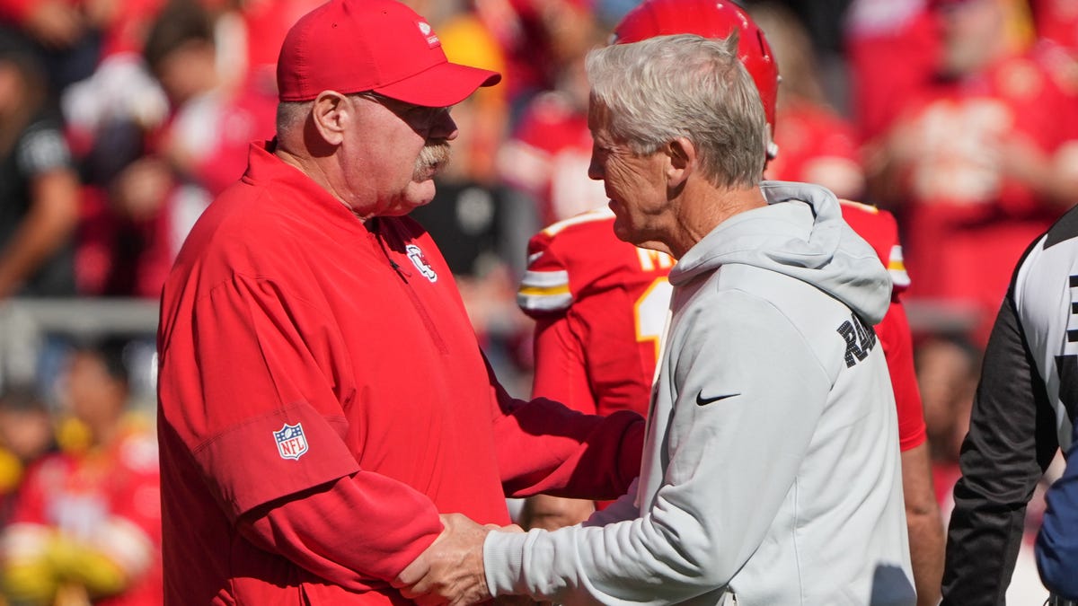 Kansas City Chiefs vs Las Vegas Raiders picks, odds for NFL Week 18