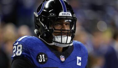 NFL execs highlight play of Colts' RB Jonathan Taylor, TE Tyler Warren