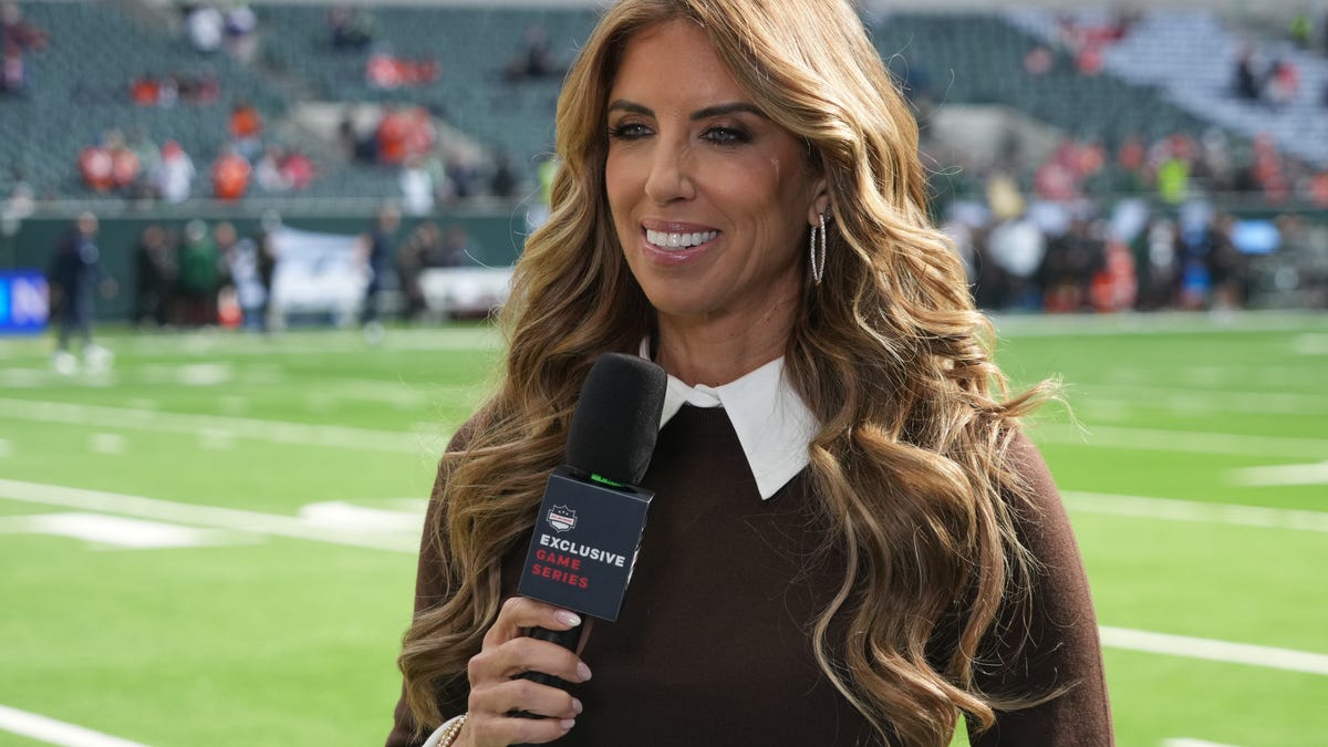 Commanders announcers on Netflix for Christmas game